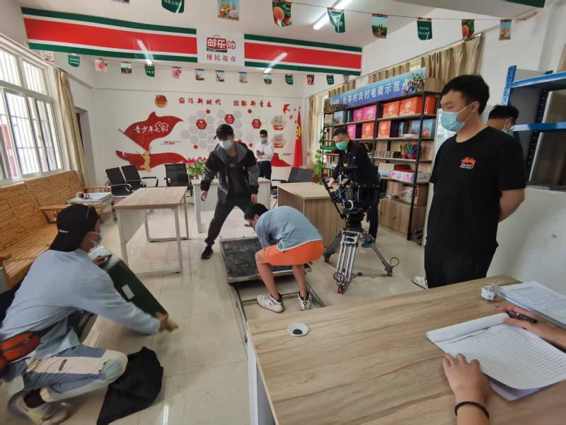 德钦县广告片拍摄公司：极简主义践行者，少即是多的视觉哲学